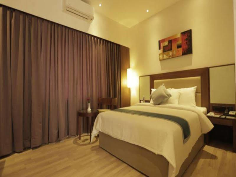 Hotel Park Residency, Kakkanad Kochi Luaran gambar